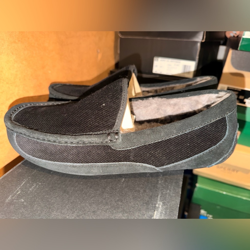 UGG Men's Black Loafers with Gray Lining - Picture 3 of 5